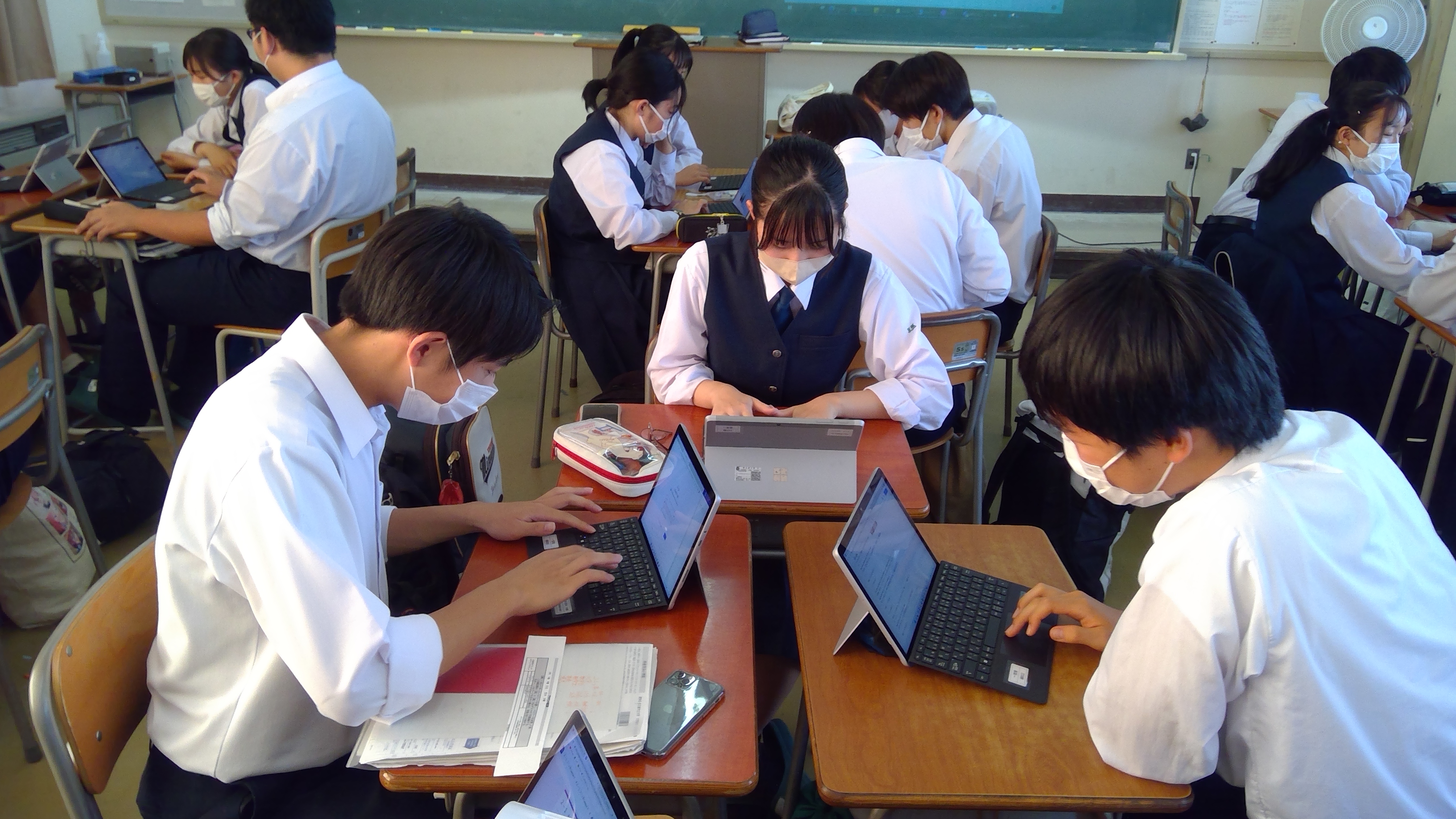 ２年英語生徒用タブレット調べ学習_愛知県立一宮南高等学校探究情報部ICT教育 (2)