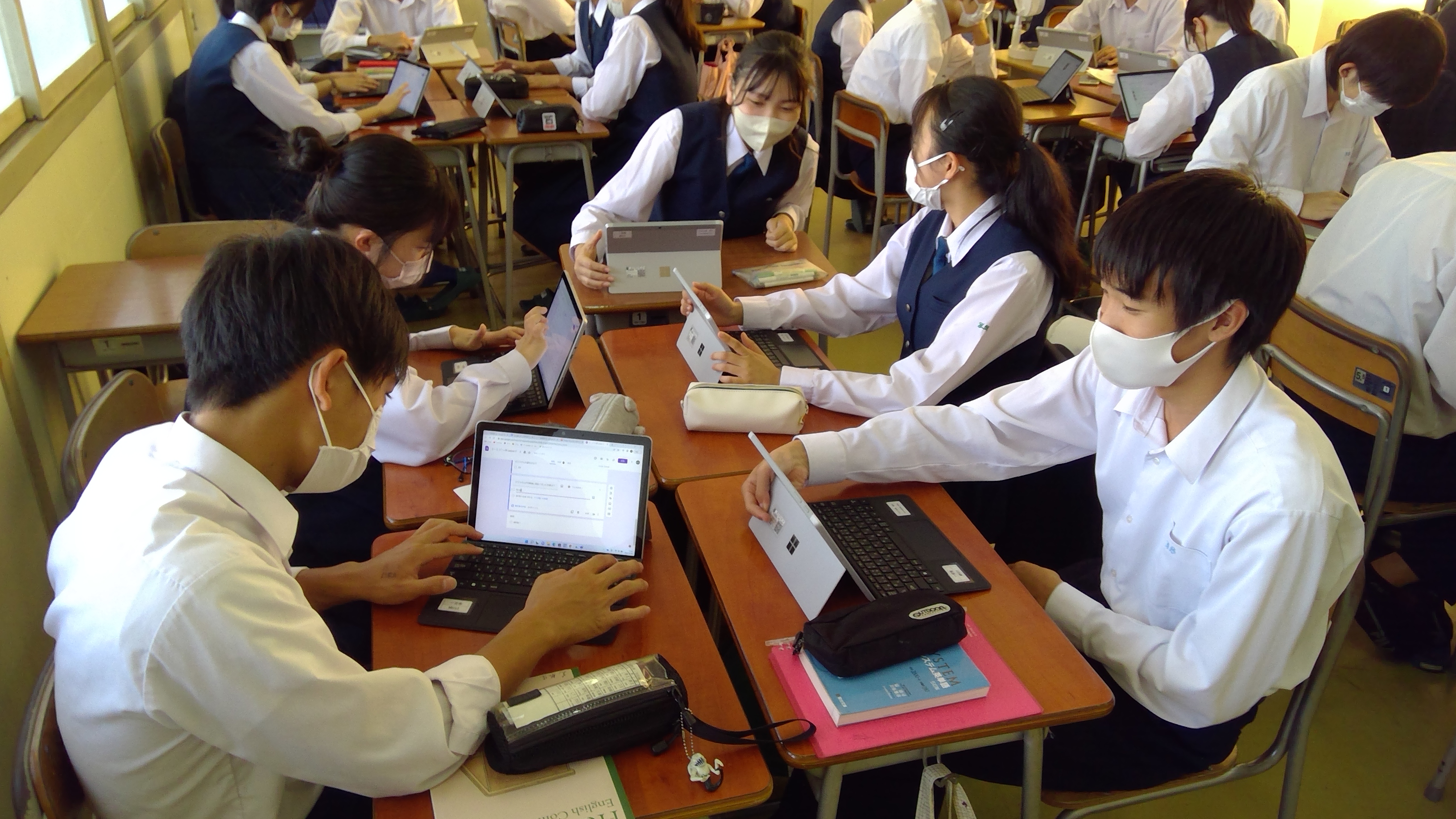 ２年英語生徒用タブレット調べ学習_愛知県立一宮南高等学校探究情報部ICT教育 (1)