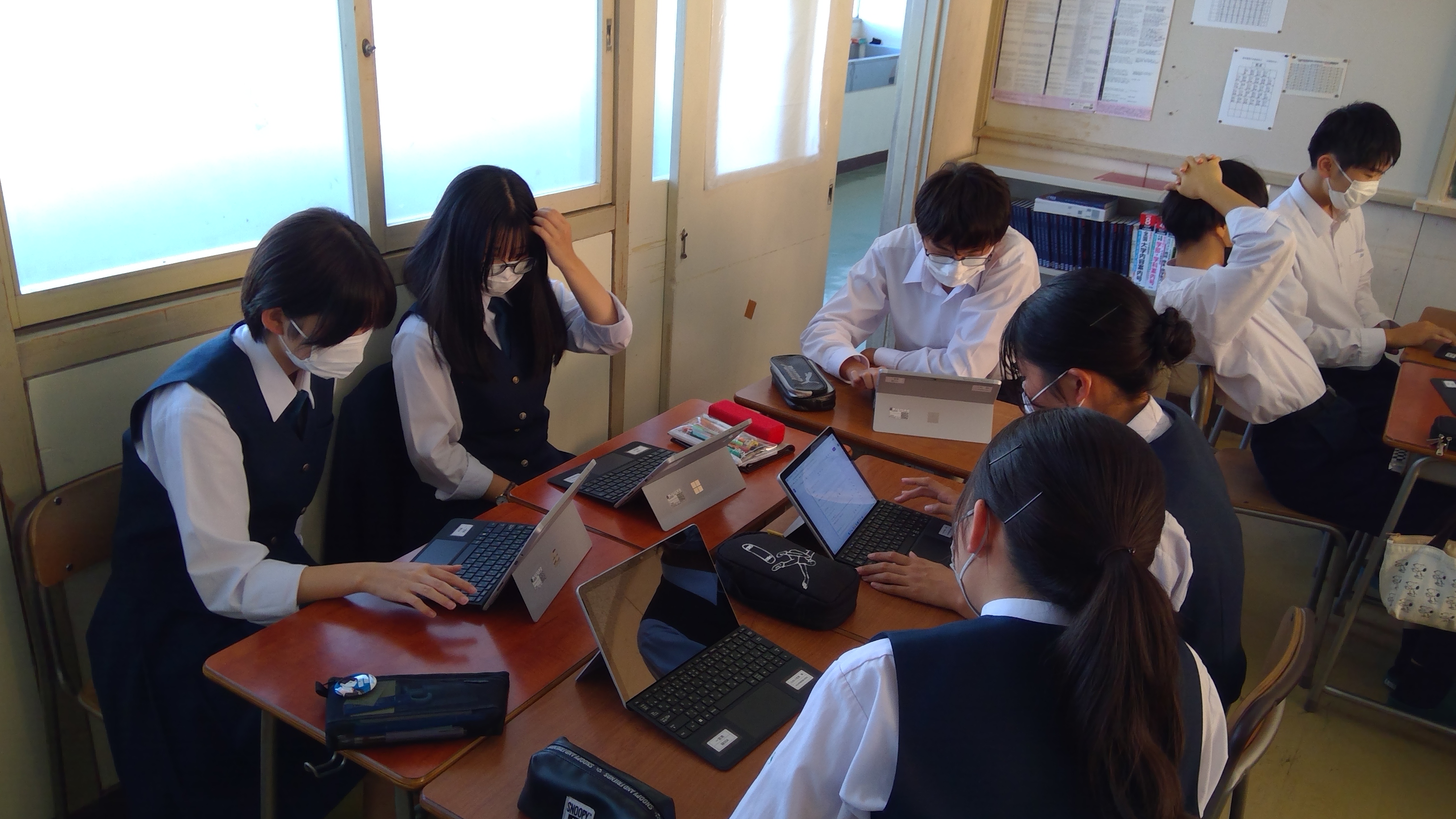 ２年英語生徒用タブレット調べ学習_愛知県立一宮南高等学校探究情報部ICT教育 (7)