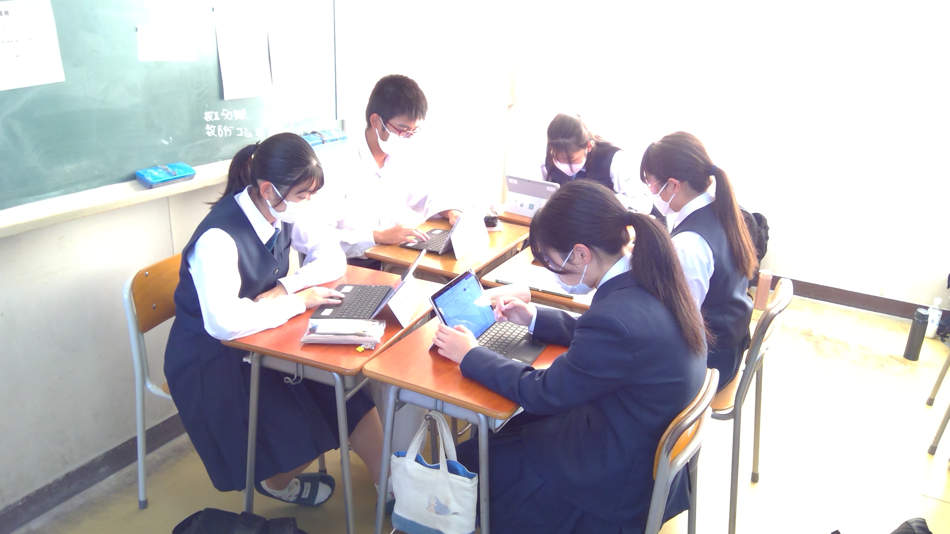 ２年英語生徒用タブレット調べ学習_愛知県立一宮南高等学校探究情報部ICT教育 (8)